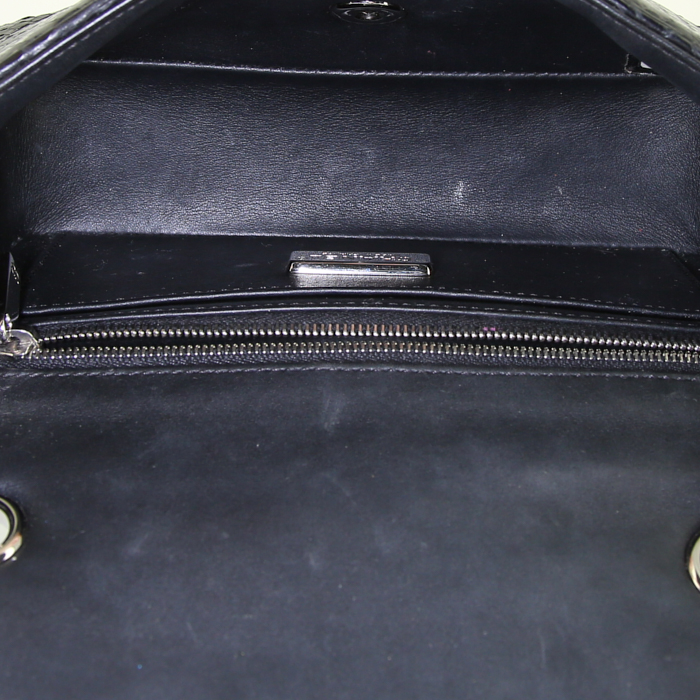 Bolso bandolera Chanel Mini Timeless en piel de pitón negra - Detail D2