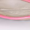 Bolsito de mano Louis Vuitton Sabbia en lona Monogram beige y cuero rosa - Detail D2 thumbnail