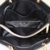 Bolso para llevar al hombro o en la mano Chanel Shopping GST modelo grande en cuero granulado acolchado negro - Detail D2 thumbnail