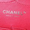 Sac à main Chanel Timeless jumbo en cuir matelassé rouge - Detail D4 thumbnail