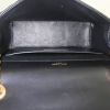Bolso bandolera Saint Laurent Vicky en cuero acolchado negro - Detail D2 thumbnail