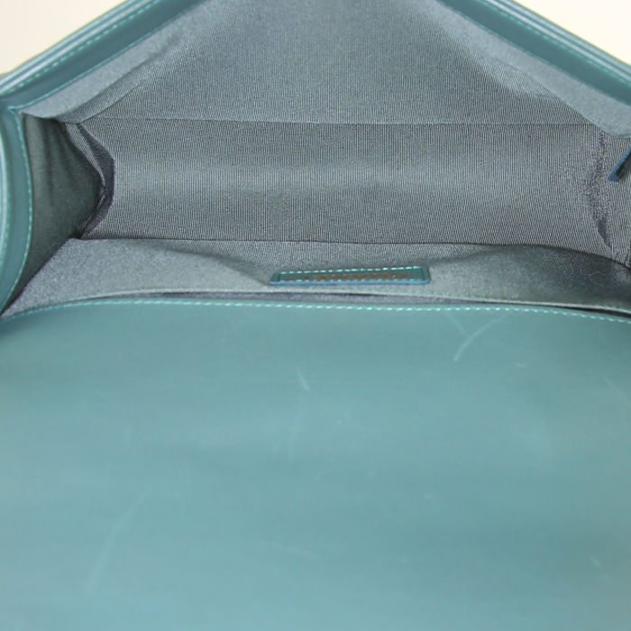 Chanel Boy shoulder bag in green quilted leather - Detail D3