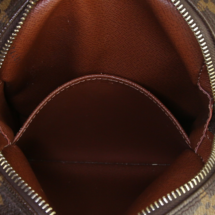 Bolso bandolera Louis Vuitton Danube	 en lona Monogram marrón y cuero natural - Detail D2
