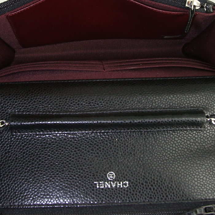 Sac bandoulière Chanel Wallet on Chain en cuir grainé matelassé noir - Detail D2