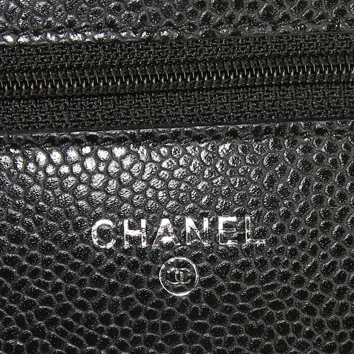 Bolso bandolera Chanel Wallet on Chain en cuero granulado acolchado negro - Detail D3