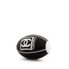 Pallone Chanel Editions Limitées in plastico nero e bianco - 00pp thumbnail