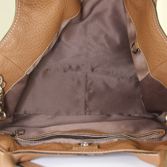 Sac bandoulière Tod's en cuir grainé marron - Detail D3