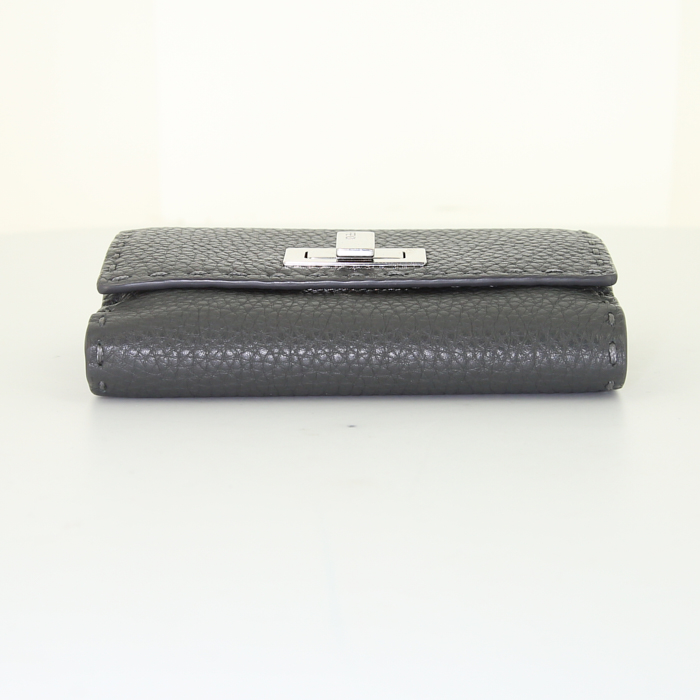 Fendi Selleria wallet in grey grained leather - Detail D3
