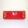 Bolso de mano Louis Vuitton Brea en charol Monogram rojo - Detail D5 thumbnail