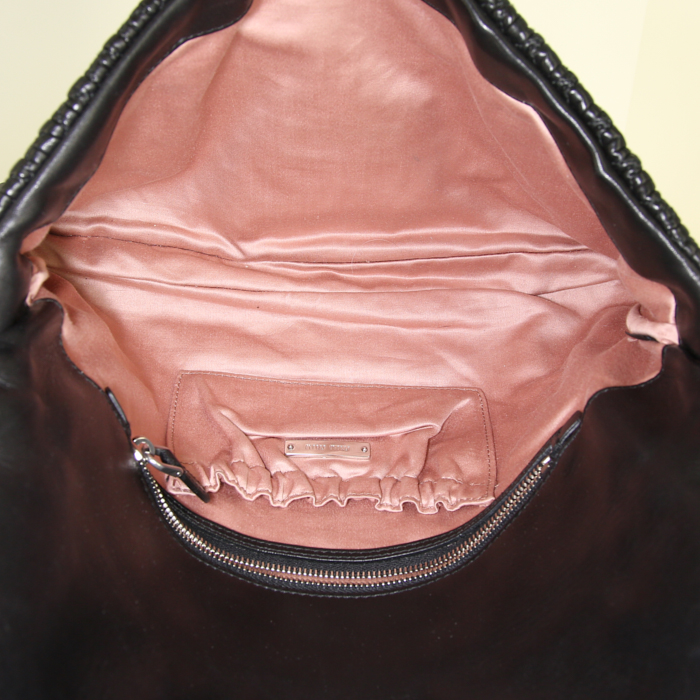 Miu Miu Iconic Crystal bag worn on the shoulder or carried in the hand in black quilted leather - Detail D3