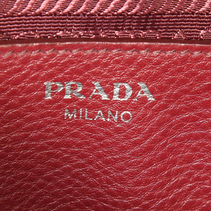 Prada Daino shopping bag in burgundy grained leather - Detail D4