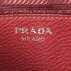 Sac cabas Prada Daino en cuir grainé bordeaux - Detail D4 thumbnail