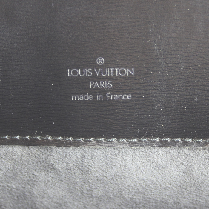 Louis Vuitton Cluny handbag in black epi leather - Detail D3