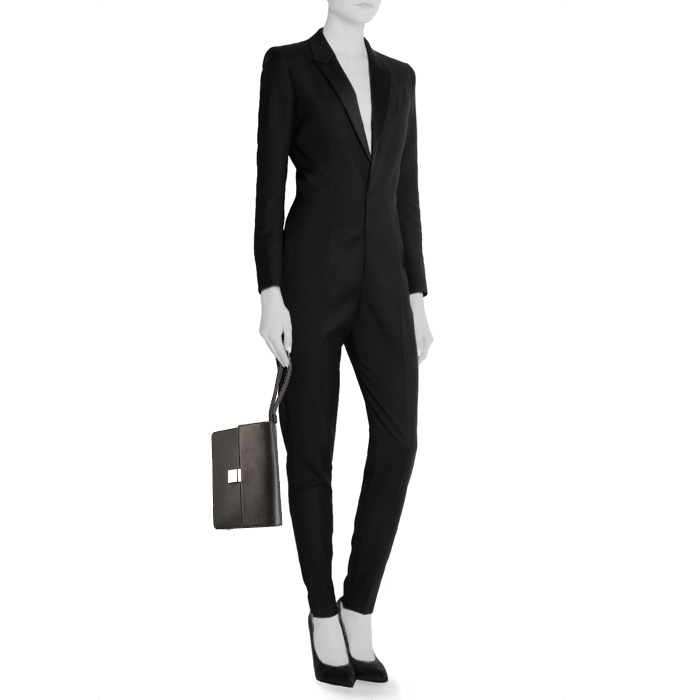 Louis Vuitton Selenga pouch in black taiga leather - Detail D1