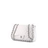 Bolso bandolera Chanel Timeless jumbo en cuero granulado acolchado blanco - 00pp thumbnail