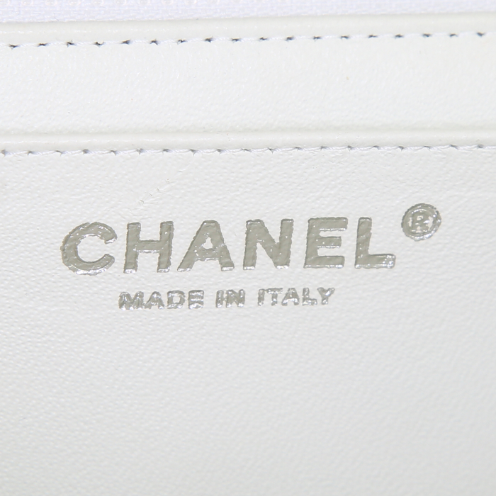 Borsa a tracolla Chanel Timeless jumbo in pelle martellata e trapuntata bianca - Detail D4