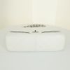 Bolso bandolera Chanel Timeless jumbo en cuero granulado acolchado blanco - Detail D5 thumbnail