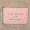 Borsa a tracolla Louis Vuitton Lockit  in pelle rosa - Detail D4 thumbnail