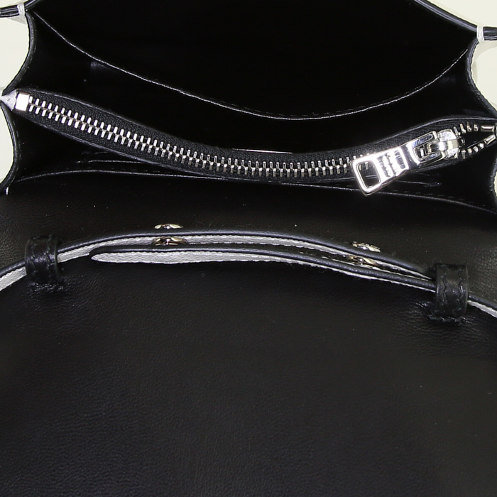 Prada shoulder bag in white leather saffiano - Detail D2