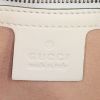 Bolso bandolera Gucci GG Marmont en cuero acolchado blanco - Detail D4 thumbnail
