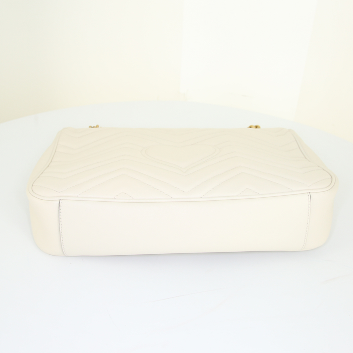 Gucci GG Marmont shoulder bag in white quilted leather - Detail D5