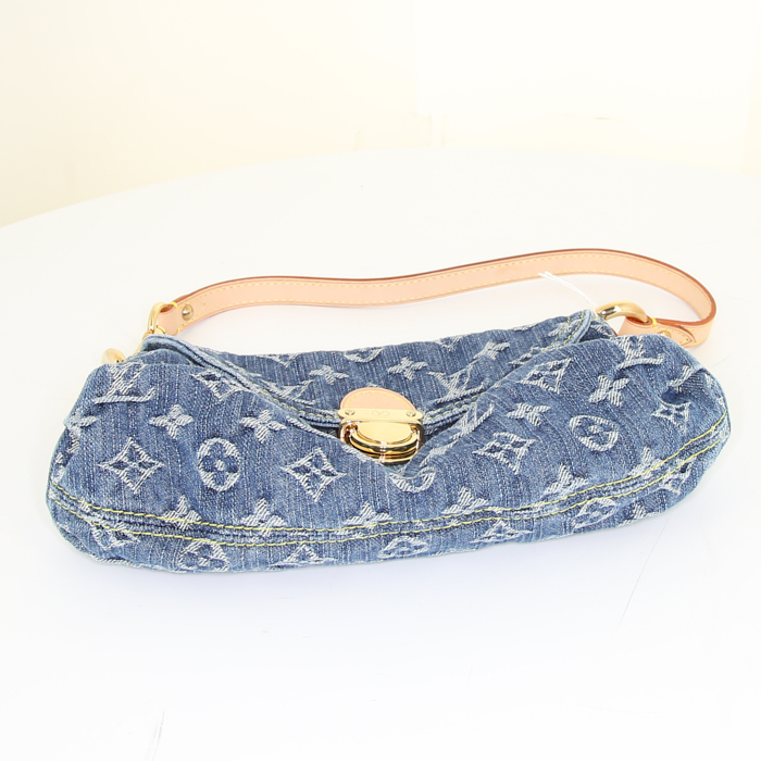 Louis Vuitton Pleaty pouch in blue monogram denim canvas and natural leather - Detail D4
