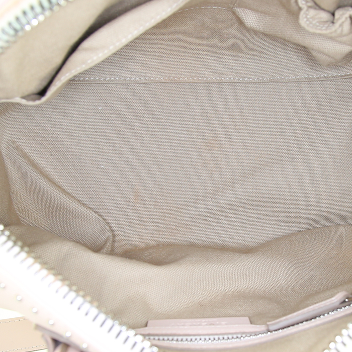 Bolso para llevar al hombro o en la mano Givenchy Antigona modelo pequeño en cuero granulado rosa pálido - Detail D3