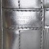 Sac cabas Louis Vuitton Grand Noé en cuir épi noir - Detail D3 thumbnail