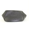 Sac cabas Louis Vuitton Grand Noé en cuir épi noir - Detail D4 thumbnail