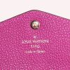 Billetera Louis Vuitton Sarah en cuero Monogram color frambuesa - Detail D3 thumbnail