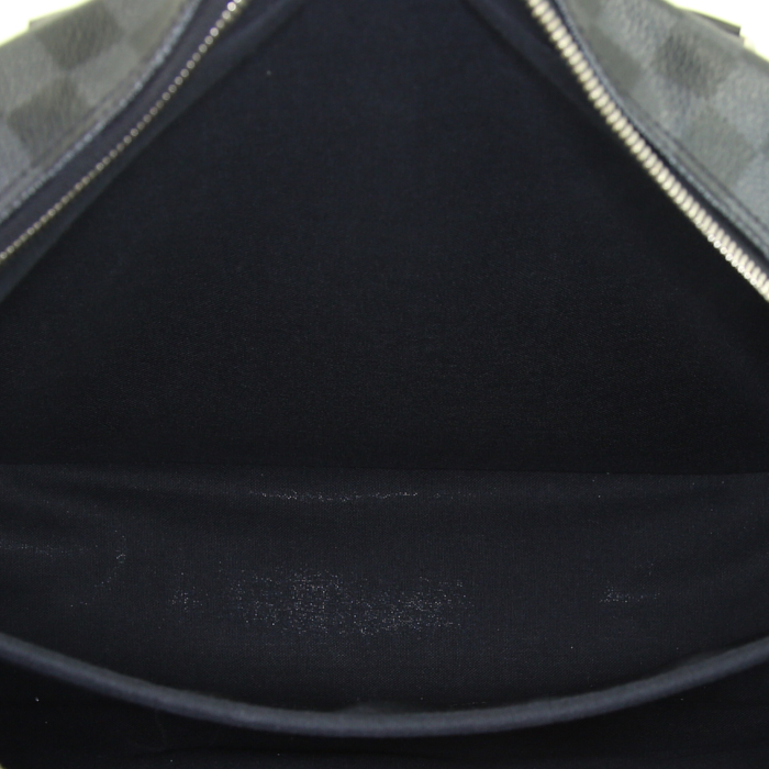 Porta-documentos Louis Vuitton Icare en lona a cuadros gris Graphite y cuero negro - Detail D3
