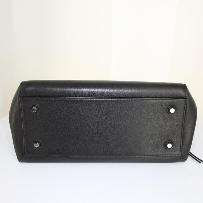 Bolso de mano Celine Edge en cuero granulado negro - Detail D4