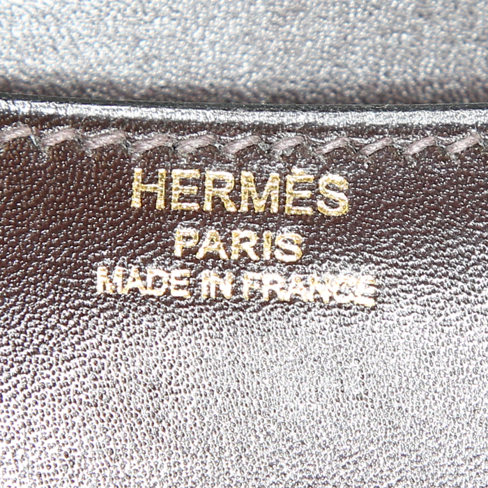 Bolso para llevar al hombro o en la mano Hermes Constance mini en cuero box marrón chocolate - Detail D4