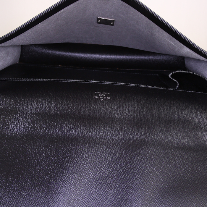 Borsa portadocumenti Louis Vuitton Angara in pelle taiga nera - Detail D2