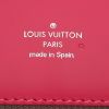 Bolso de mano Louis Vuitton Phenix en cuero Epi color frambuesa - Detail D4 thumbnail