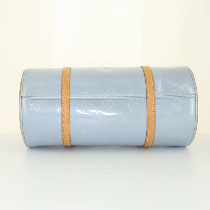 Bolso de mano Louis Vuitton Papillon en charol Monogram azul y cuero natural - Detail D4