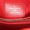 Sac cabas Louis Vuitton Passy en cuir épi rouge - Detail D3 thumbnail