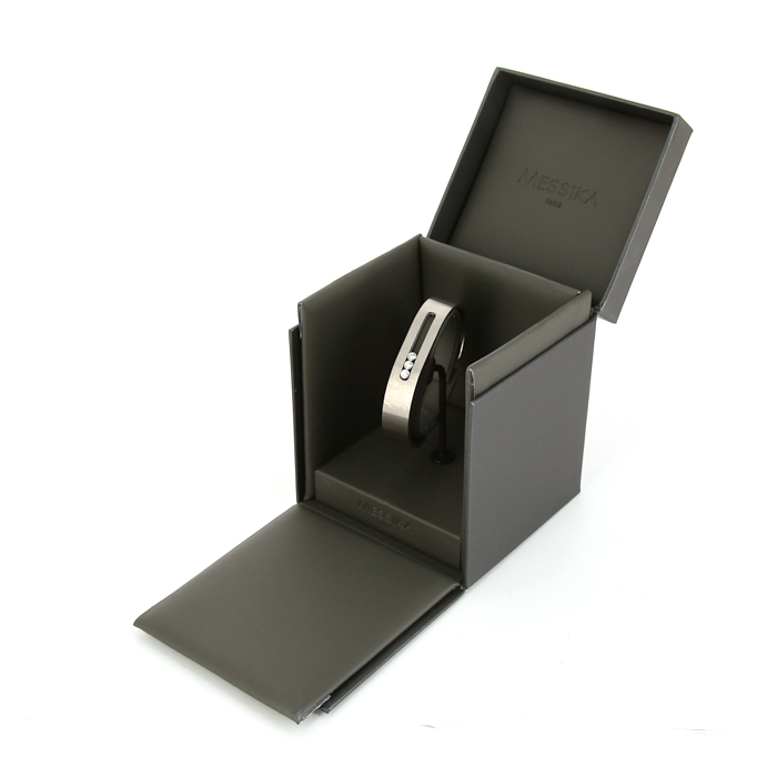 Brazalete Messika Move en titanio y diamantes