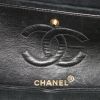 Sac à main Chanel Timeless en daim matelassé noir - Detail D4 thumbnail