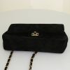 Bolso de mano Chanel Timeless en ante acolchado negro - Detail D5 thumbnail