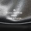 Porte-documents Louis Vuitton Lozan en cuir taiga noir - Detail D4 thumbnail
