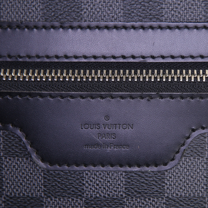 Valigia Louis Vuitton Pilot in tela a scacchi grigia e pelle nera - Detail D3