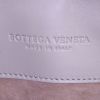 Sac à main Bottega Veneta Roma en cuir intrecciato gris - Detail D4 thumbnail
