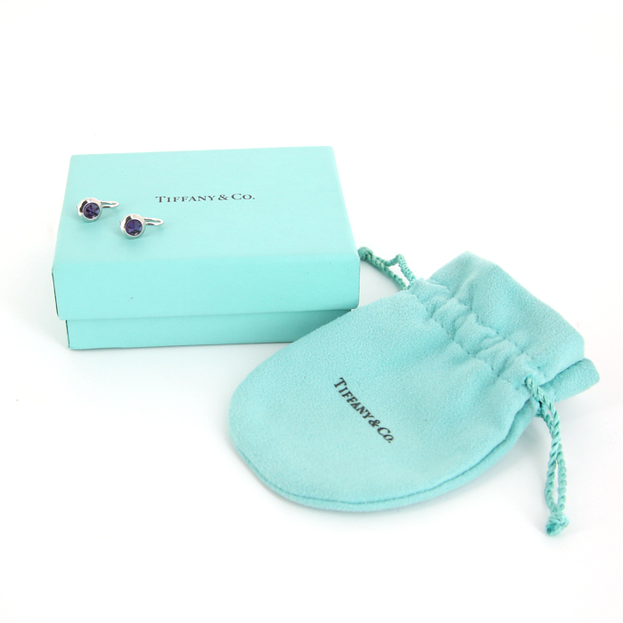 Paire de boucles d'oreilles Tiffany & Co en or blanc et améthyste - Detail D2