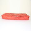 Sac bandoulière Chanel Timeless jumbo en cuir matelassé rouge - Detail D5 thumbnail