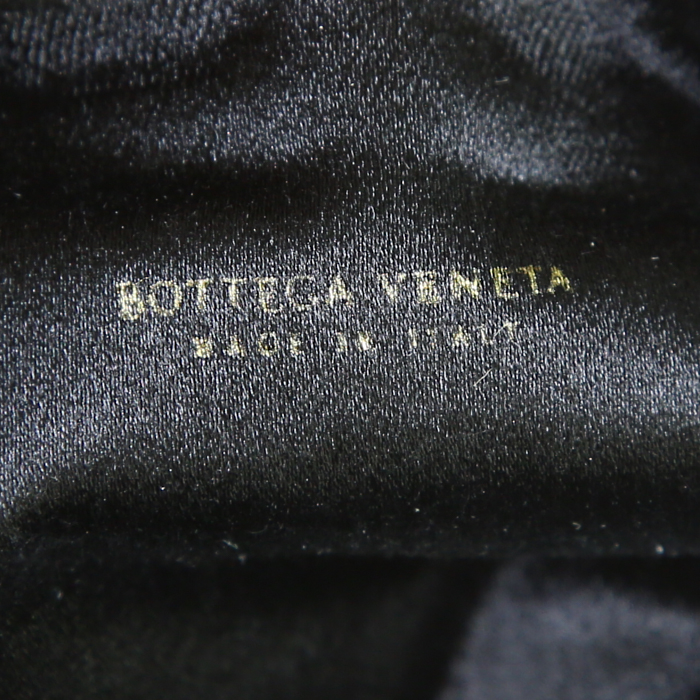 Pochette Bottega Veneta en cuir noir et velours bleu-marine - Detail D3