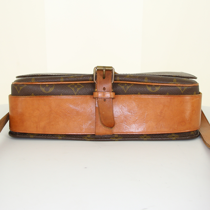 Sac besace Louis Vuitton Cartouchiére grand modèle en toile monogram marron et cuir naturel - Detail D4