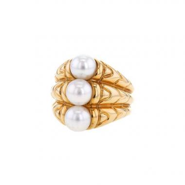 Bulgari Passo Doppio ring in yellow gold and pearls