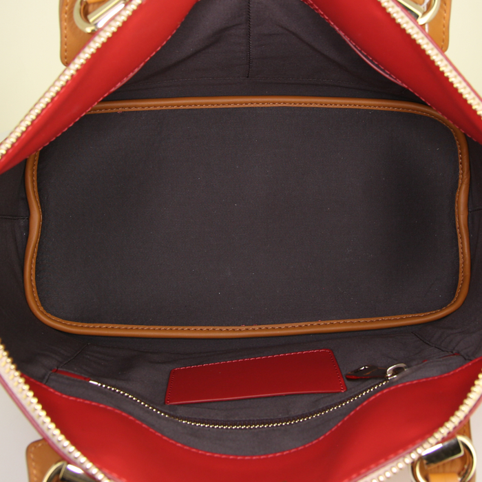 Sac bandoulière Chloé Baylee en cuir tricolore rouge corail et marron - Detail D3