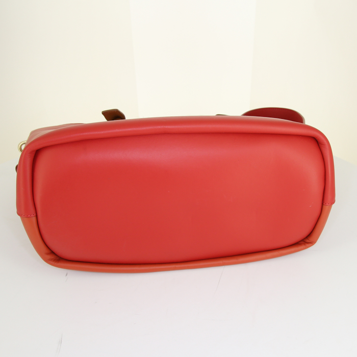 Sac bandoulière Chloé Baylee en cuir tricolore rouge corail et marron - Detail D5